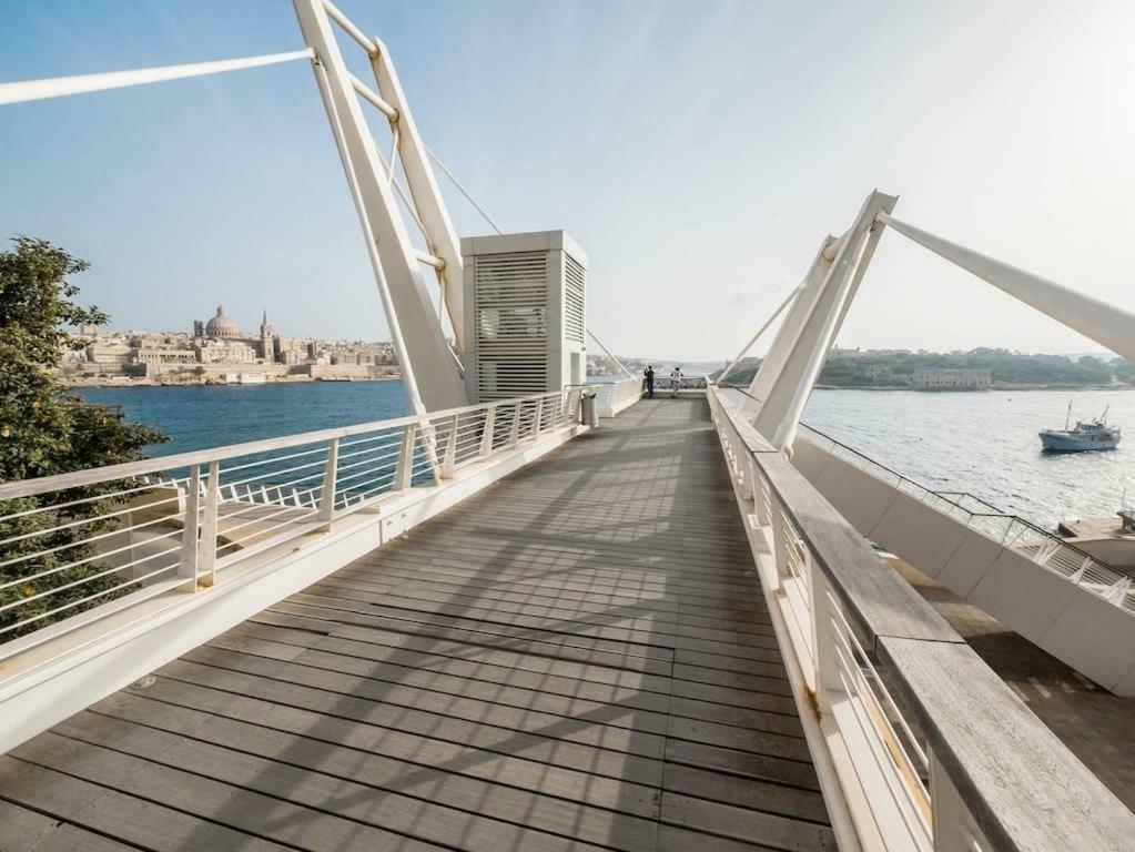 Gorgeous Apartment With Terrace In Fort Cambridge, Pool Sliema Extérieur photo
