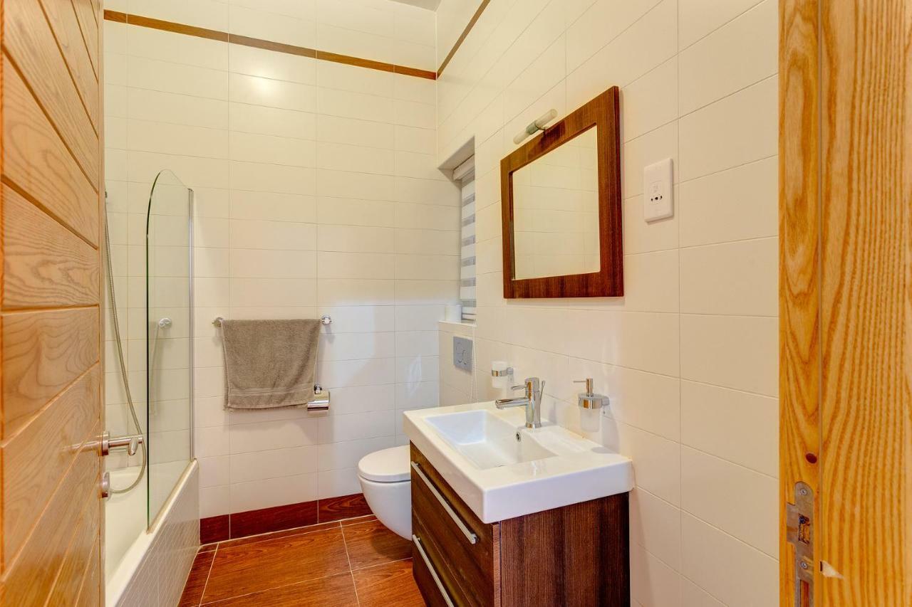 Gorgeous Apartment With Terrace In Fort Cambridge, Pool Sliema Extérieur photo